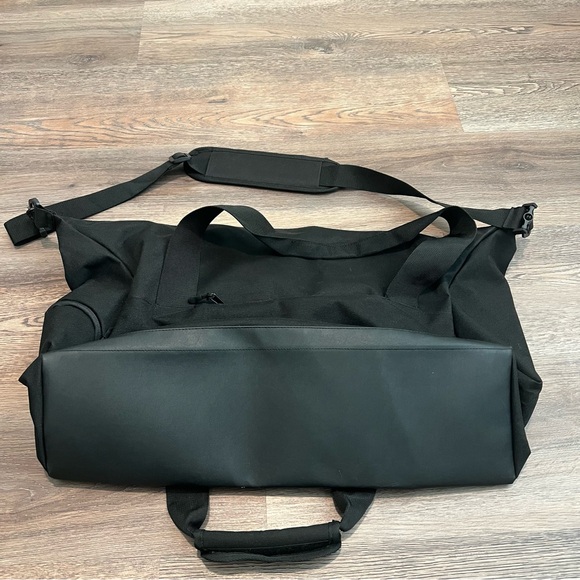 Gymshark La Mont Holdall Black Gym Luggage Bag - Picture 4 of 12